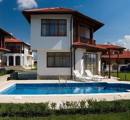 אתר נופש Vineyards 4*